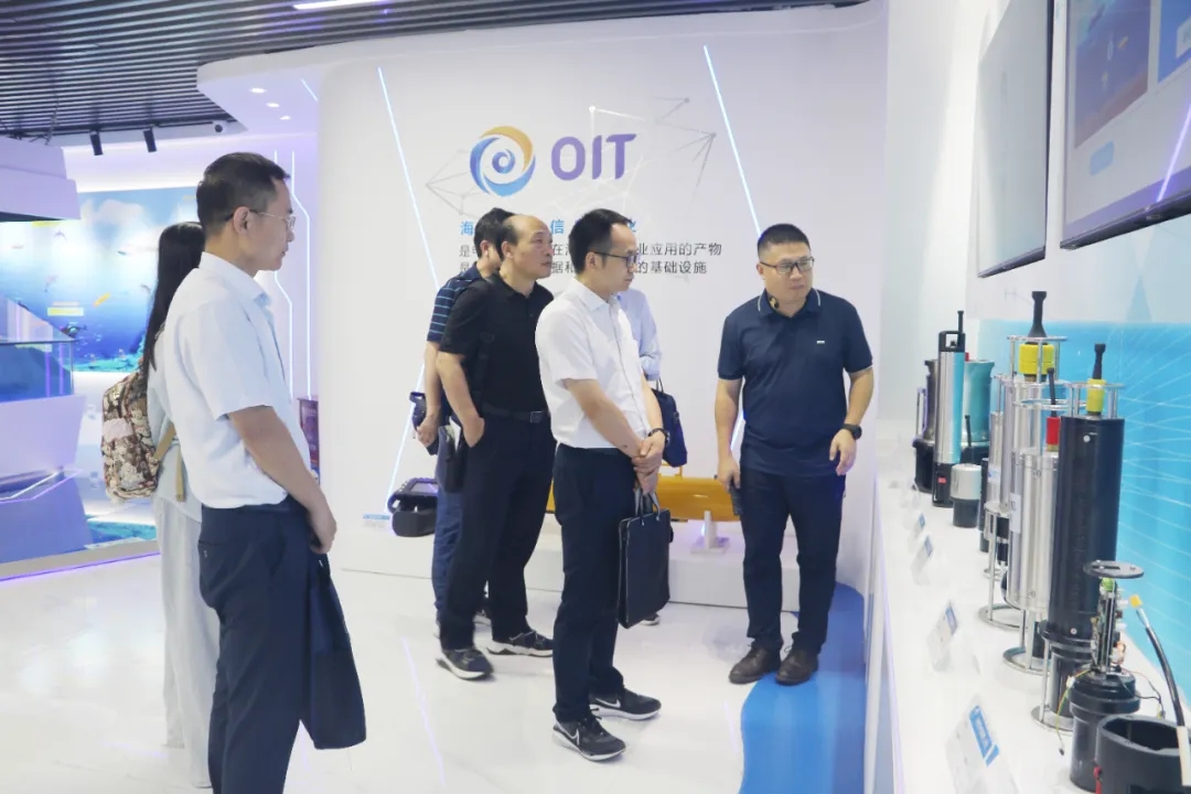 中國船(chuán)舶集團第710研究所副所長柳占新領導一行(xíng)莅臨參觀交流(圖1)