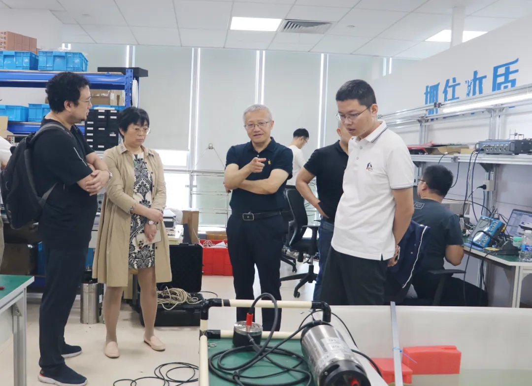 電(diàn)子科技(jì)大(dà)學計(jì)算(suàn)機科學與工程學院/網絡安全學院院長張小(xiǎo)松教授莅臨研究院&智慧海洋參觀交流(圖2)